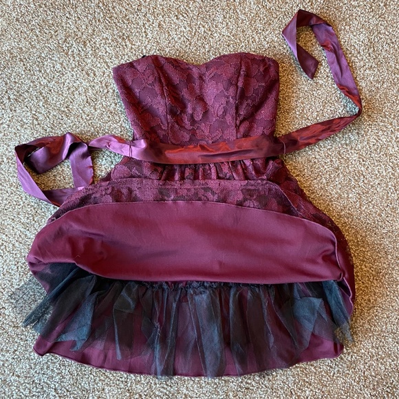 👗HP👗 Delias Burgundy Strapless Dress - Picture 9 of 13
